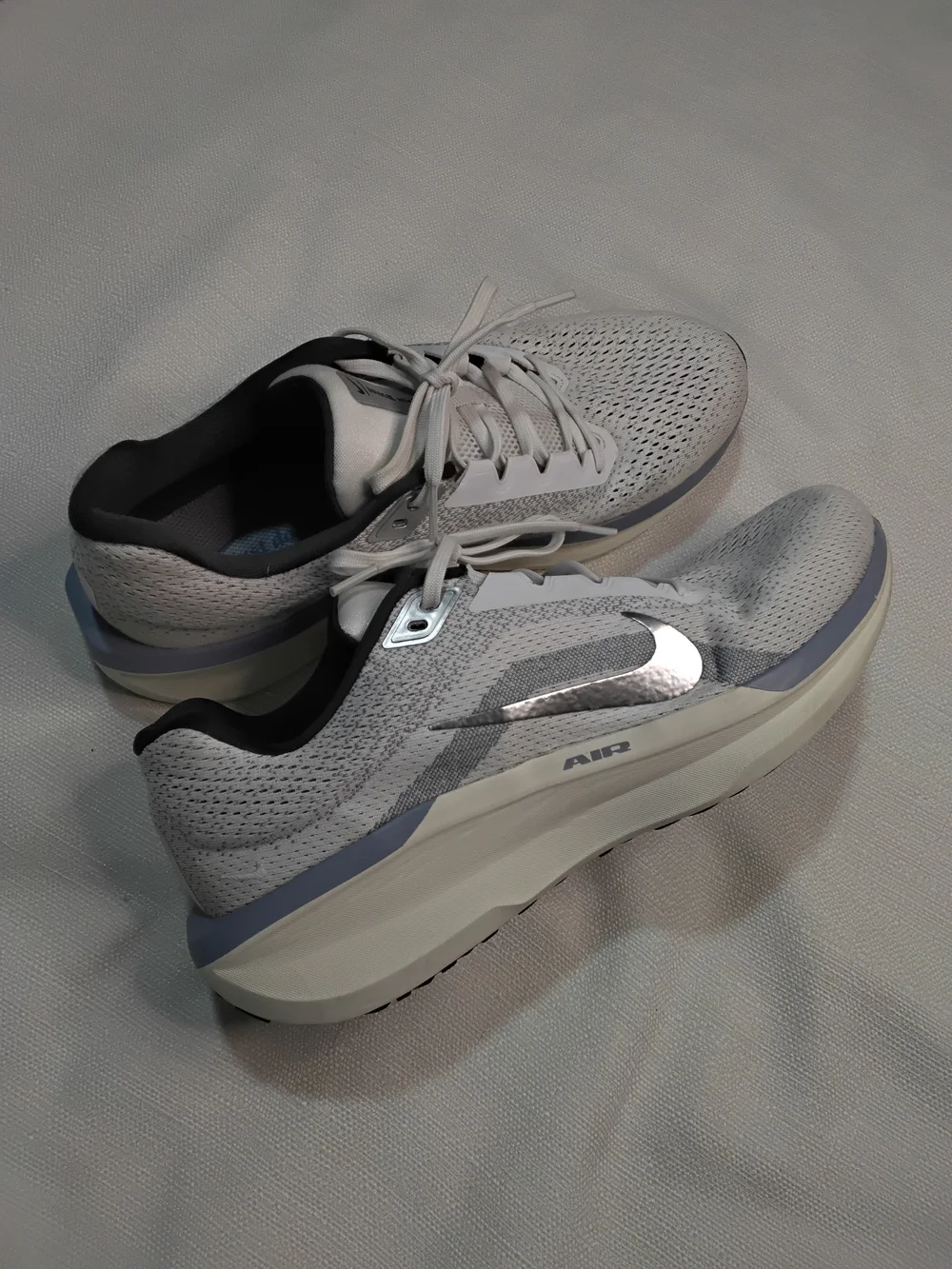 Nike Winflo 11 Men's Lightweight Running Sneakers in Gray and White Sz 11.